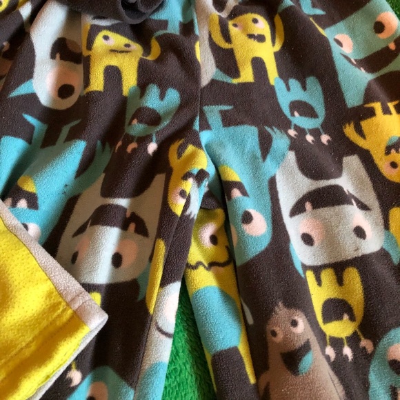 4t Carter’s pjs - Picture 3 of 4